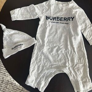 Burberry 2 piece set Baby